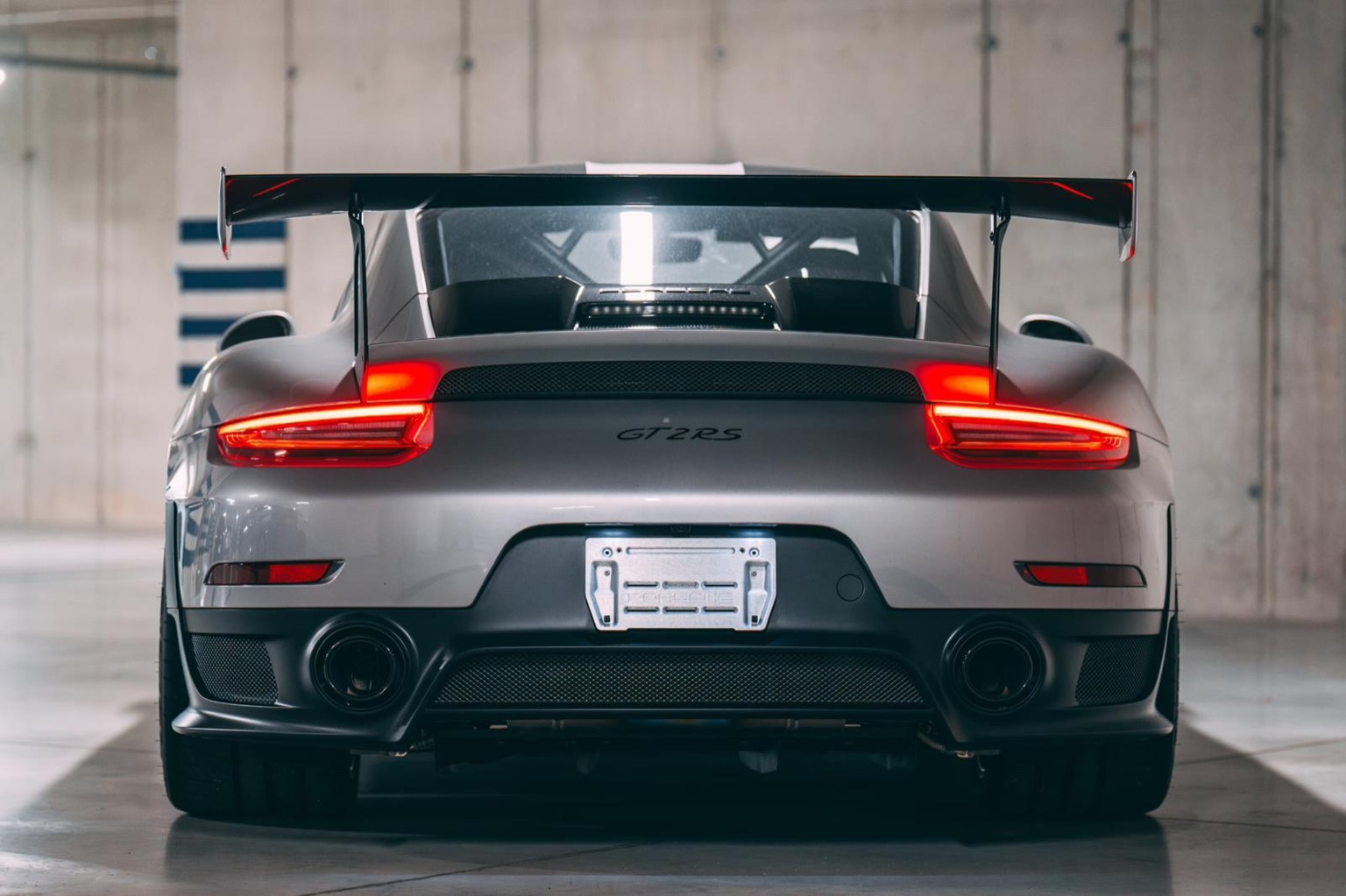 Porsche GT2 RS tył